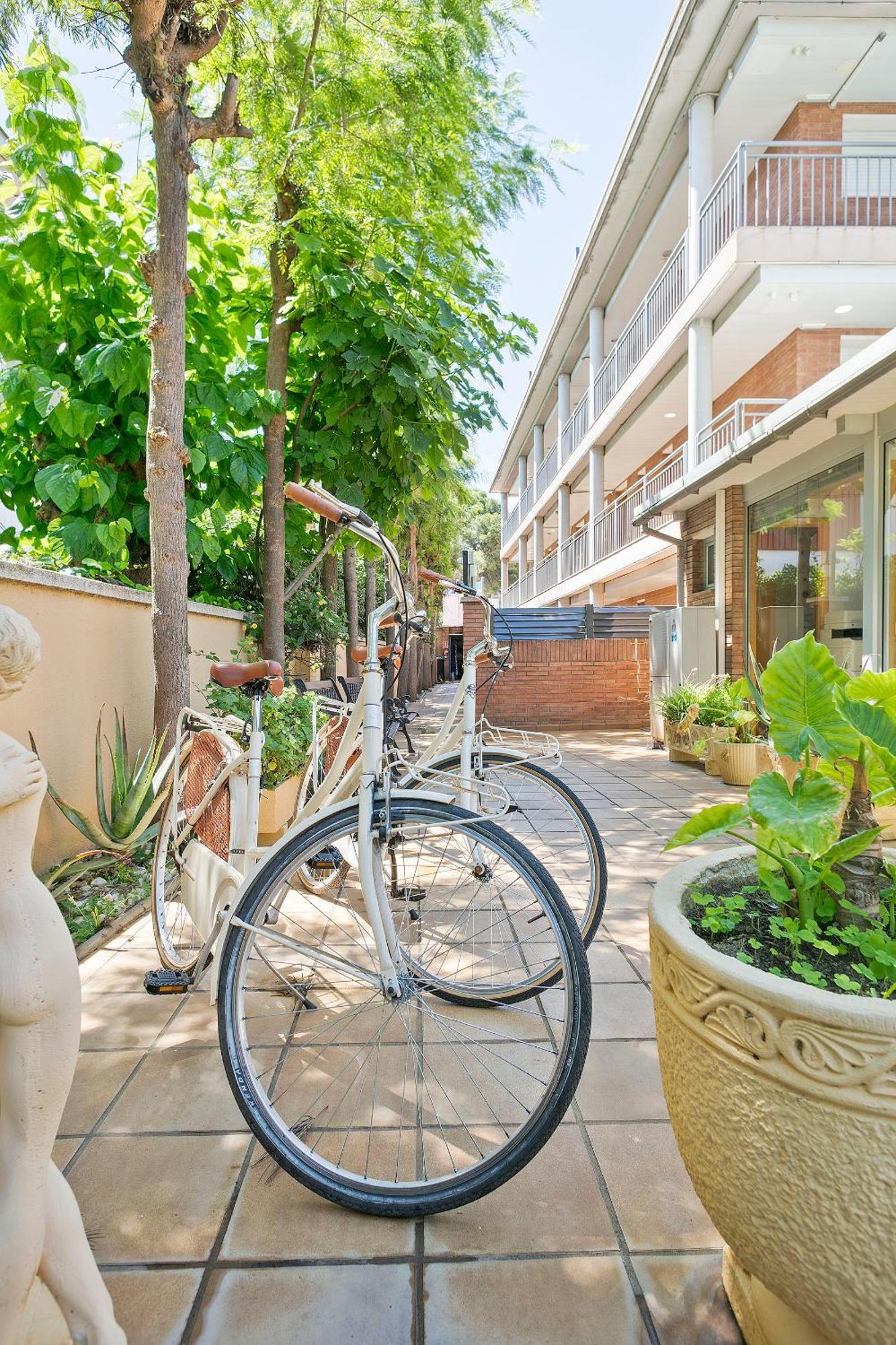 Apartamentos Velor Castelldefels Dış mekan fotoğraf